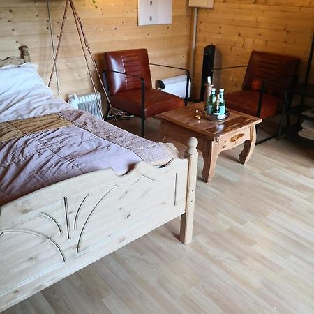 Optimierter 25Qm Holz Bungalow Mit Neuem Massivholzbett, Garten Mit Grillmoeglichkeit, Parkplatz, Radler Willkommen! Scharbeutz Exterior photo
